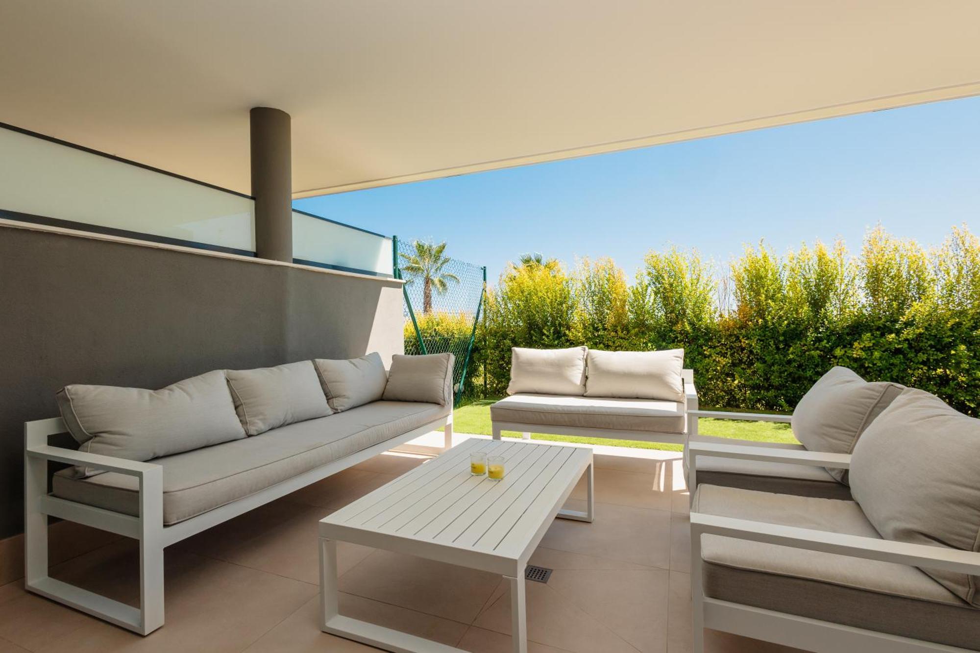 Luxurious 2 Bedroom Apartment Close To The Beach In Estepona Exterior photo